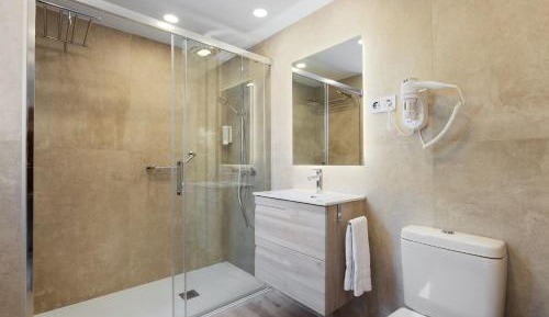 Two-Bedroom Deluxe Apartment with Balcony