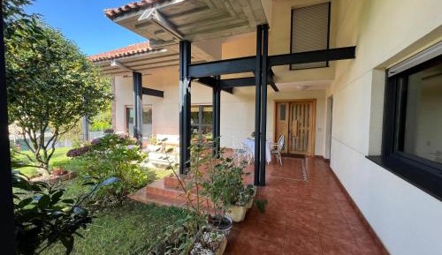 Villa with Garden View