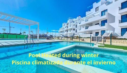 Apartment with Pool View 