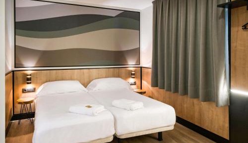 Twin Room with Parking Included