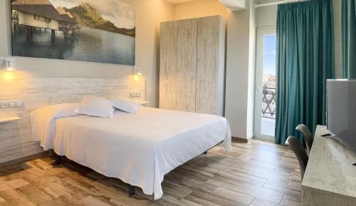 Double Room with Balcony and Sea View