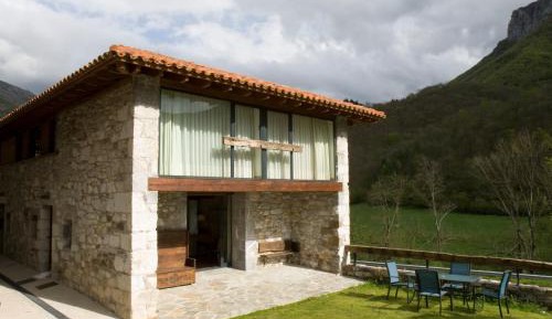 Two-Bedroom Apartment (4-6 Adults)