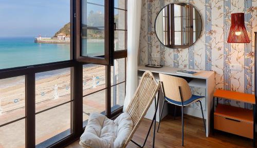 Double or Twin Room with Sea View