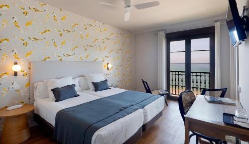 Deluxe Double or Twin Room with Sea View