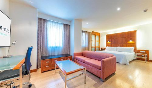 Junior Suite with Airport Transfer (1 Adult + 1 Child)