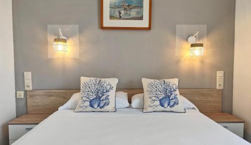 Double or Twin Room with Sea View