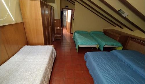 10-Bed Mixed Dormitory Room