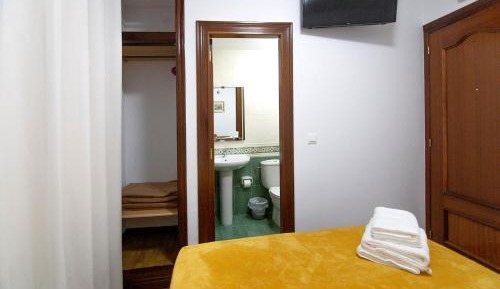 Single Room with Private Bathroom