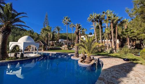 Six-Bedroom Villa 
