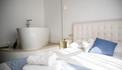 Deluxe Double Room with Bath