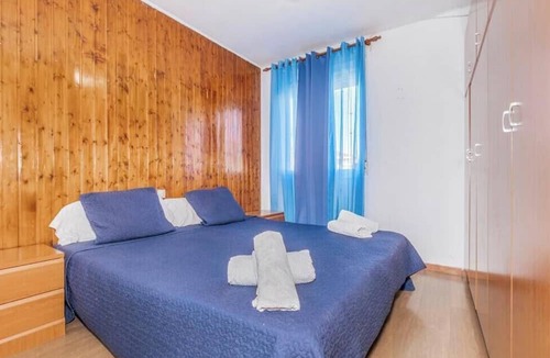 Les Planes del Rei House | Holiday Home 'Villa Casalot' with Shared Pool, Wi-Fi and Air Conditioning