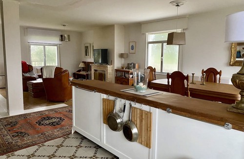 Porto de Espasante House | Sunny home with enormous terrace and garden just 1 min walk to the beach!