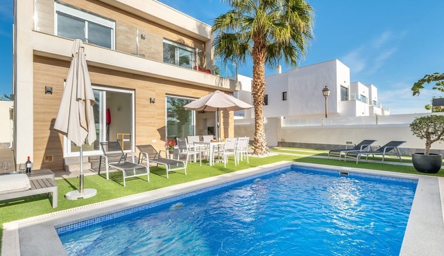 'Villa Los Dos Caballeros' with Private Pool, Garden and A/C