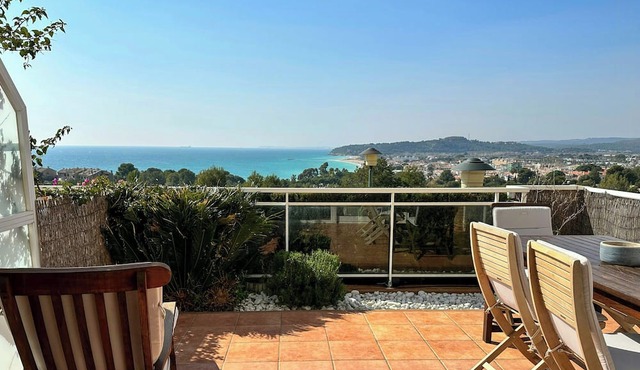 House with Mediterranean views near Tarragona