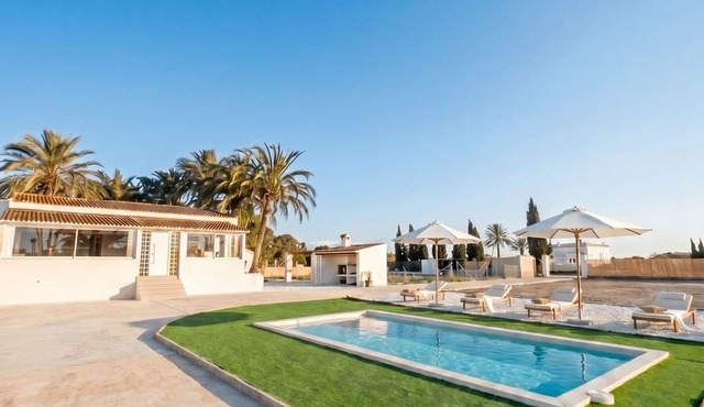 Ibiza-style designer villa · Private pool · 5 min from the beach, 15 min airport