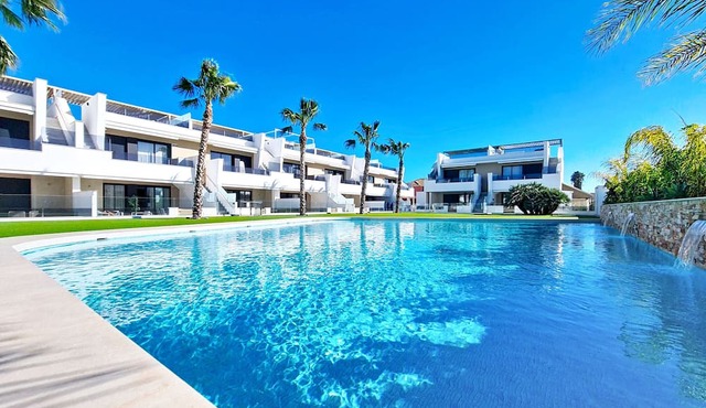 Groundfloor apartment with pool view