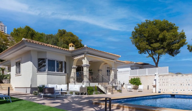 Magnificent villa with private pool -Golf Bonalba!